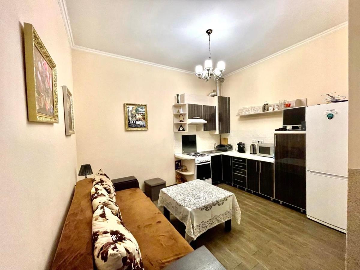 V&O Whitechocolateapt 800 M To Opera Lviv Buitenkant foto