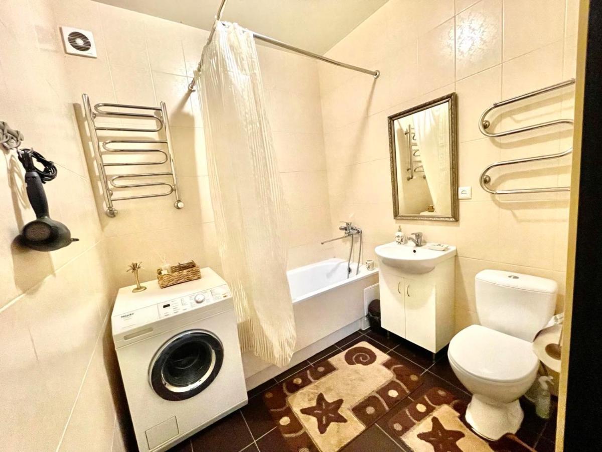V&O Whitechocolateapt 800 M To Opera Lviv Buitenkant foto