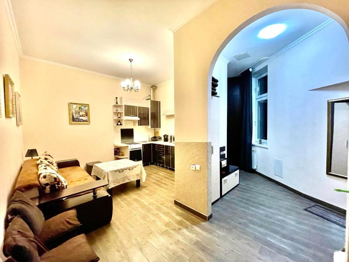 V&O Whitechocolateapt 800 M To Opera Lviv Buitenkant foto
