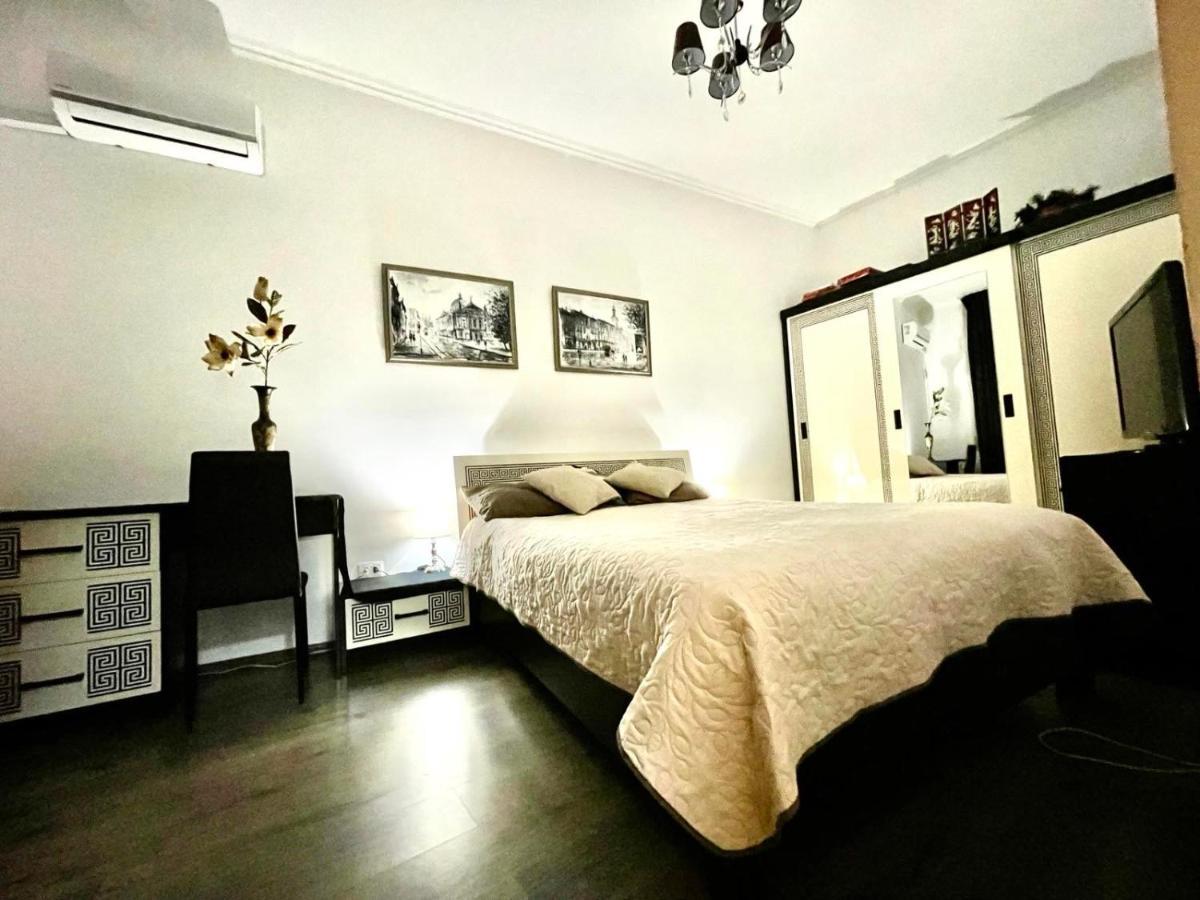 V&O Whitechocolateapt 800 M To Opera Lviv Buitenkant foto