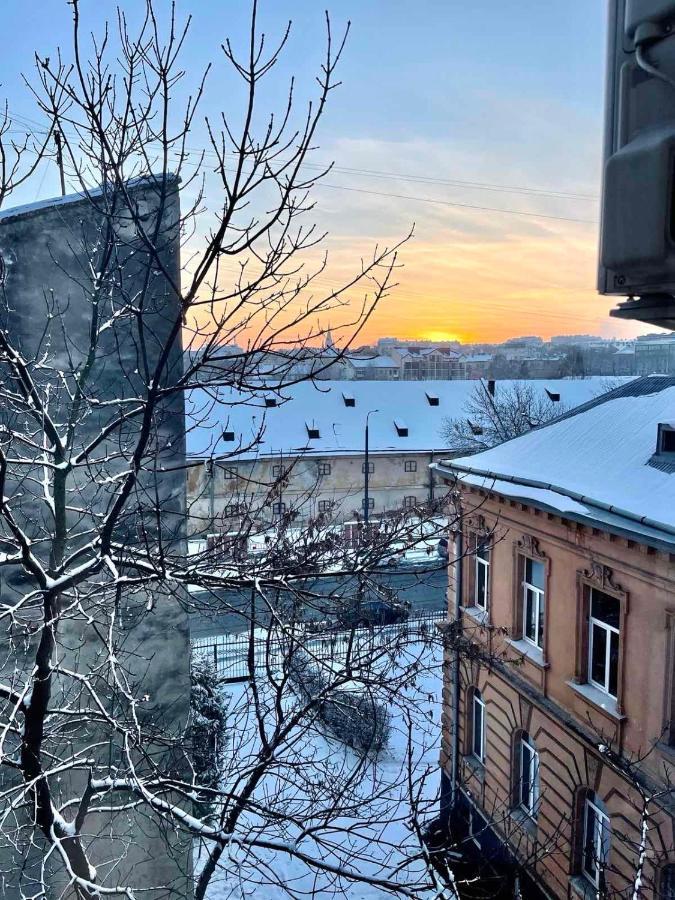V&O Whitechocolateapt 800 M To Opera Lviv Buitenkant foto