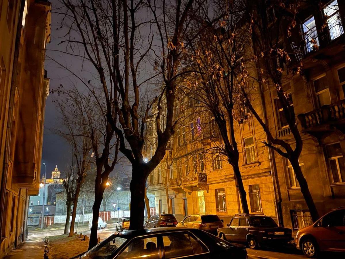 V&O Whitechocolateapt 800 M To Opera Lviv Buitenkant foto