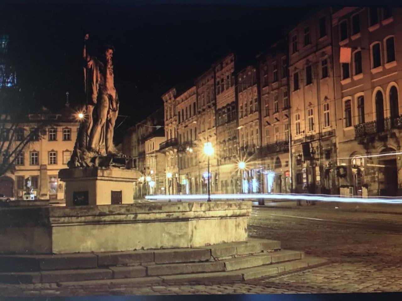 V&O Whitechocolateapt 800 M To Opera Lviv Buitenkant foto